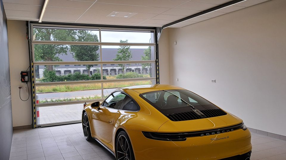 Compact sectional doors @ Porsche